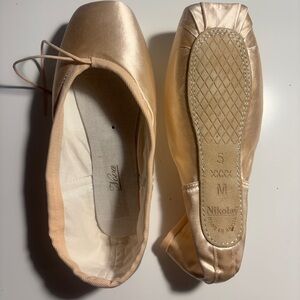 Ballet Pointe Shoes: Nikolay Nova, size 5, XXXX